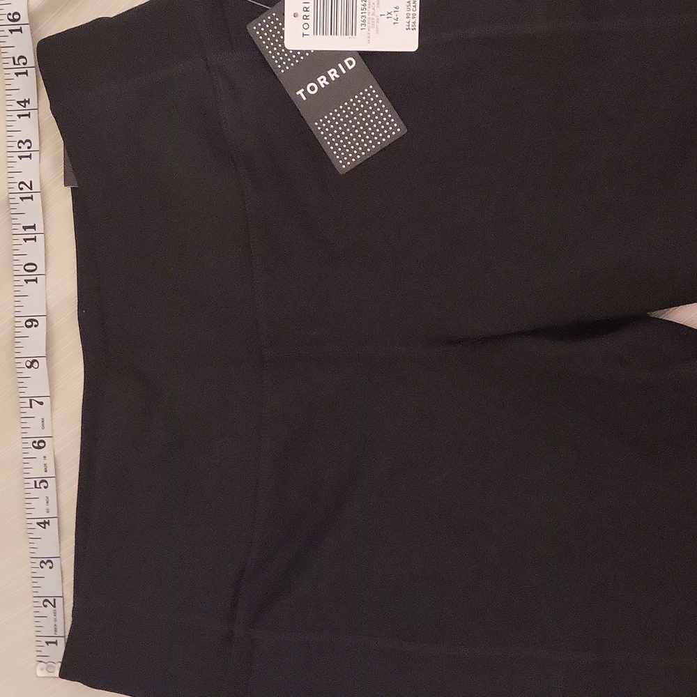 Torrid 1x Women's Sleek Black Bike Shorts. New With Tags - Picture 3 of 13